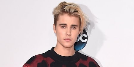 Justin Bieber ân hận vì hành xử thiếu chuyên nghiệp trên sân khấu - 1
Justin Bieber vừa xin lỗi fans…