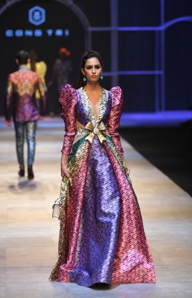VIFW 2016 mở màn với bộ sưu tập nhiều bất ngờ từ Công Trí - 1 VIFW 2016 mở màn với bộ sưu tập nhiều bất ngờ từ Công Trí - 1
