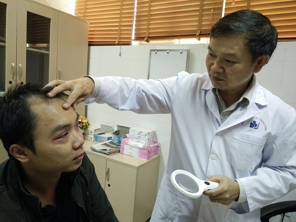 Sốt cao, bội nhiễm da vì kiến ba khoang đốt - 2