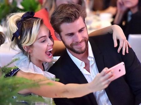 Tình cảm thăng hoa nhưng Miley Cyrus vẫn không muốn “theo chàng về dinh” - 1 Miley Cyrus không hề muốn cưới Liam Hemsworth
