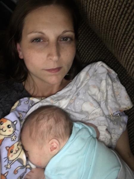 Sau ba lần sinh con, bà mẹ được bác sĩ chẩn đoán mắc chứng mãn kinh sớm