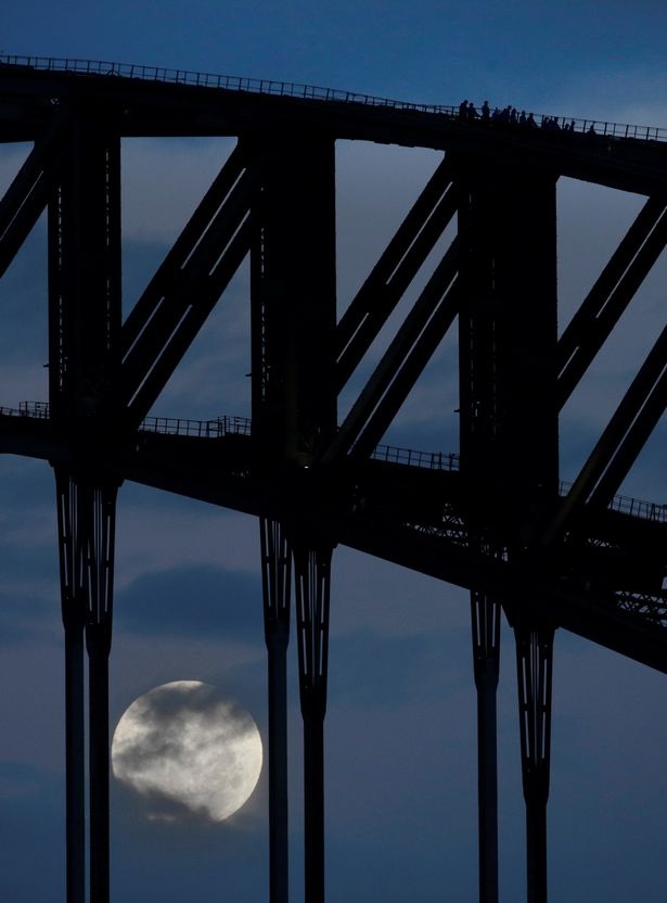 Siêu trăng ở cầu cảng Sydney