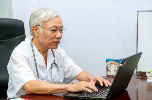 Bác sĩ Đồng tâm huyết với phòng khám từ thiện Hội Cựu chiến binh phường 3, quận Gò Vấp.