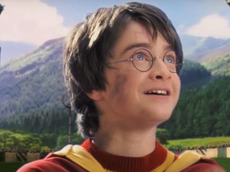 “Cậu bé phù thuỷ” Daniel Radcliffe ngày nào…