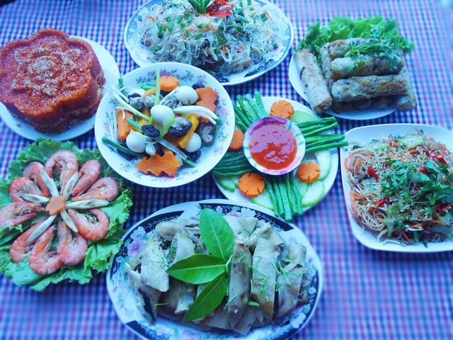 Một nhà có đám, cả xóm kéo nhau đi ăn - 2
Ảnh minh họa
