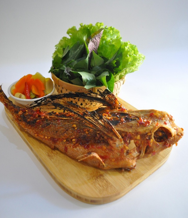 Ẩm thực Nha Trang giữa lòng Sài thành - 2 Cá tắc kè nướng muối ớt