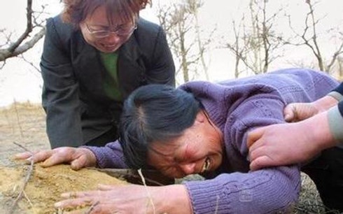 Được minh oan sau 21 năm thi hành án tử hình - 3 Sau hàng chục năm sống trong nỗi nhục của hàm oan, cuối cùng gia đình của Nhiếp Thụ Bân cũng tìm lại được sự trong sạch cho con trai.