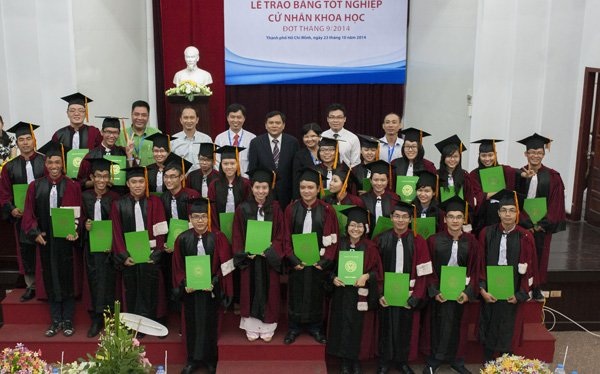Lớp học có nhiều sinh viên lương khởi điểm 2.000 USD - 1
Nhiều sinh viên tốt nghiệp đã có lương khởi điểm 2.000 USD/tháng