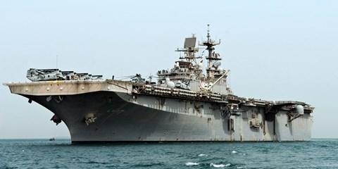 Hai siêu hạm Mỹ sát Syria, Nga chuyển hết Su-33 lên bờ - 2 Tàu đổ bộ tấn công đa năng lớp Wasp của hải quân Mỹ