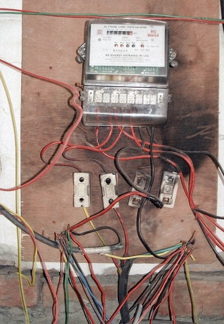 Việt Nam đứng thứ 3 danh sách những quốc gia có đường dây điện… kinh hoàng nhất thế giới - 1 Việt Nam đứng thứ 3 danh sách những quốc gia có đường dây điện… kinh hoàng nhất thế giới - 1
