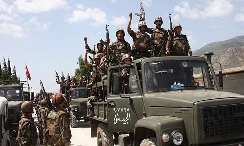 Bước ngoặt mới trong cuộc chiến tại Syria - 1 Binh sĩ quân đội Syria vừa giải phóng một ngôi làng ở phía bắc thủ đô Damascus. Ảnh: AP