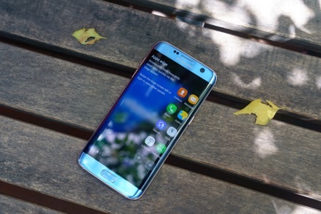 Giải mã thành công của Galaxy S7 edge màu Xanh Coral - 1 Galaxy S7 edge Xanh Coral, chiếc smartphone được bàn luận nhiều ở thời điểm cuối năm.