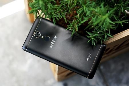 Lý do bạn không thể bỏ qua chương trình đặt trước Prime X1 - 1 Prime X1 gây ấn tượng với thiết kế sang trọng, được hoàn thiện tốt và màu đen nhám xu hướng