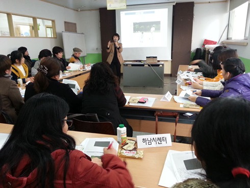 Giúp cô dâu Việt tại Hàn Quốc không phải buồn và khóc - 2 Một buổi sinh hoạt tại Trung tâm Đa văn hóa