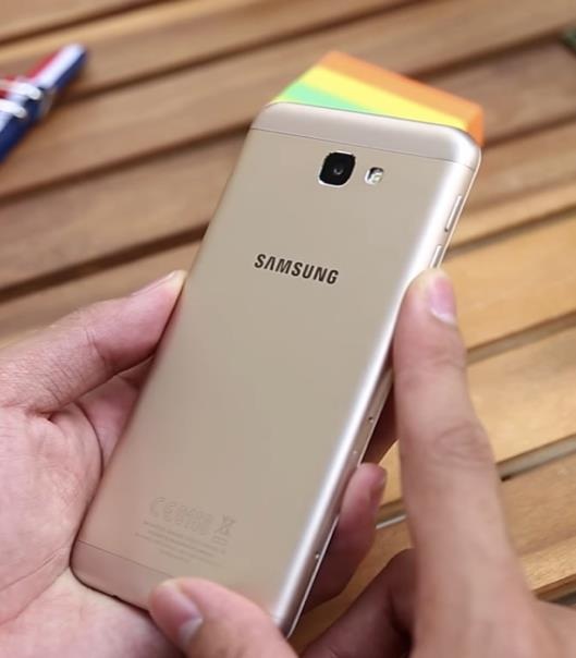 Khám phá “đối thủ đáng gờm” phân khúc 4 triệu Galaxy J5 Prime - 1 Khám phá “đối thủ đáng gờm” phân khúc 4 triệu Galaxy J5 Prime - 1