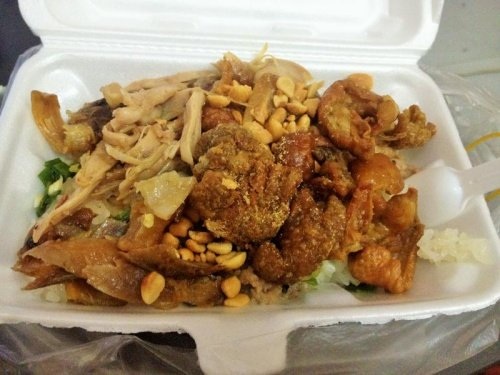 Đi canh giờ, xếp hàng chờ ghế: Quán ăn 'không nhanh hết phần' - 4
Xôi của quán dẻo, thơm, rất hút khách.