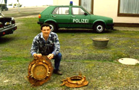 Bí ẩn tàu Wilhelm Gustloff với 100 triệu bảng Anh vàng (bài cuối) - 2 Phil Sayers bị cảnh sát Tây Đức bắt giữ với tang vật lấy được trên tàu Wilhelm Gustloff.