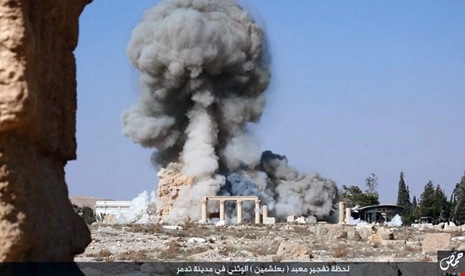 Nga không kích xuyên đêm, đập tan đợt tấn công của IS - 2 IS từng chiếm thành cổ Palmyra và phá hủy nhiều di tích văn hóa - lịch sử - tôn giáo độc nhất vô nhị. Ảnh: AP