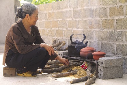 Theo chân người thợ làm “Rồng đất” vần niêu - 4 Theo chân người thợ làm “Rồng đất” vần niêu - 4