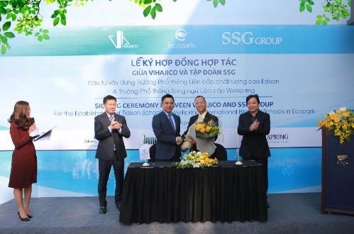 Sắp có thêm 2 trường liên cấp song ngữ 500 tỷ đồng - 1
Lễ ký hợp đồng hợp tác giáo dục.