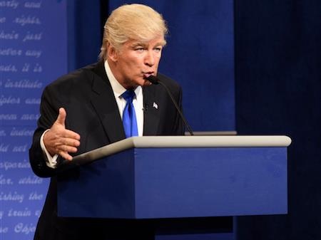 Sao Hollywood kiếm bộn tiền nhờ đóng giả Donald Trump - 1 Alec Baldwin từng gây “sốt” khi đóng giả Donald Trump
