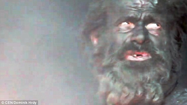 Người đàn ông "bẩn nhất châu Âu" qua đời ở tuổi 60 - 2 Người đàn ông "bẩn nhất châu Âu" qua đời ở tuổi 60 - 2