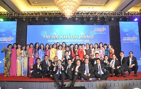 Oristar - 15 năm, một chặng đường - 12 Cán bộ nhân viên Oristar Corp cùng chụp lưu niệm cuối chương trình