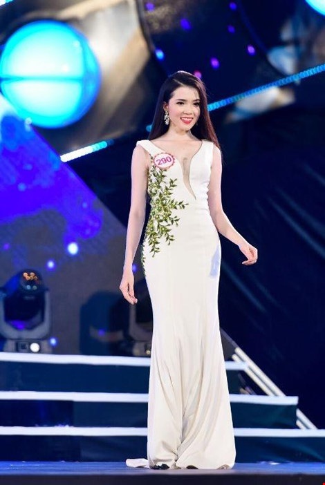 Huỳnh Thúy Vi - người đẹp giống hoa hậu Nguyễn Cao Kỳ Duyên - Ảnh 7. Huỳnh Thúy Vi - người đẹp giống hoa hậu Nguyễn Cao Kỳ Duyên - Ảnh 7.
