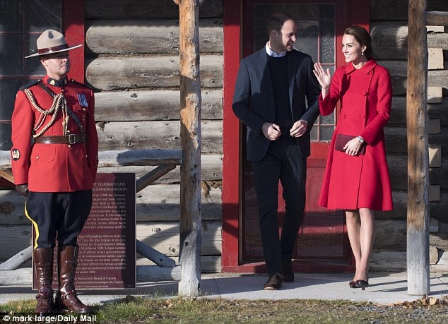 Các điểm đến “hot” nhất 2017 theo kỳ nghỉ yêu thích của sao hạng A - 13