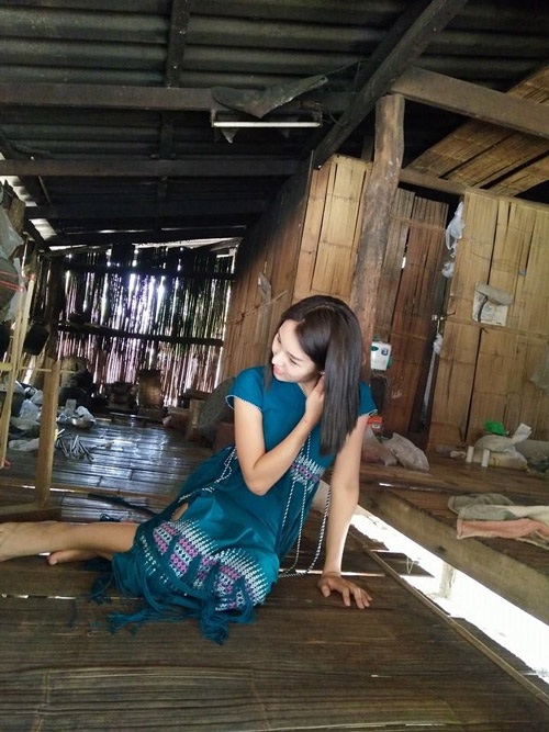 Ngắm dung nhan người mẫu Thái Lan tắm bùn trong ổ gà - 8 Ngắm dung nhan người mẫu Thái Lan tắm bùn trong ổ gà - 8