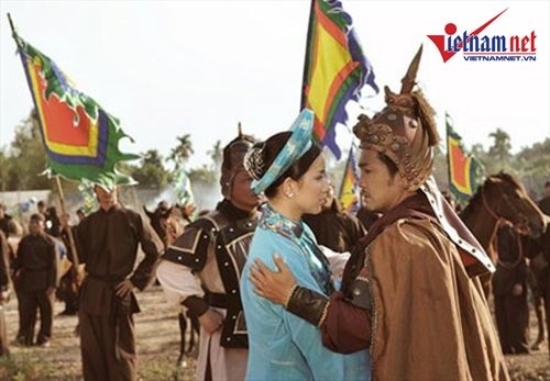 Những "người tình" nổi tiếng đẹp mê hồn của Lý Hùng - 16 Hoa hậu Thùy Lâm có dịp hợp tác với Lý Hùng trong bộ phim cổ trang Tây Sơn hào kiệt.