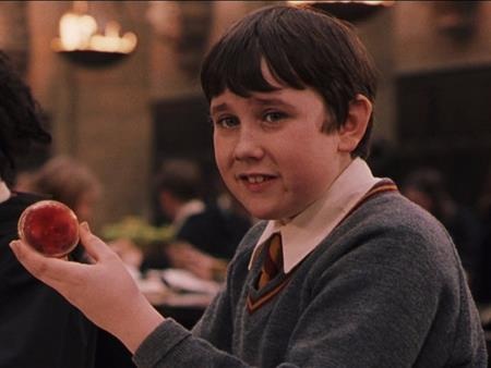 Matthew Lewis đã có màn lột xác ấn tượng từ cậu nhóc phù thuỷ Neville Longbottom hiền lành, ngốc nghếch…