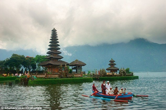 Các điểm đến “hot” nhất 2017 theo kỳ nghỉ yêu thích của sao hạng A - 17