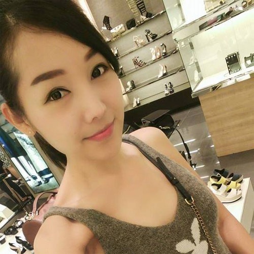 Ngắm dung nhan người mẫu Thái Lan tắm bùn trong ổ gà - 9 Ngắm dung nhan người mẫu Thái Lan tắm bùn trong ổ gà - 9