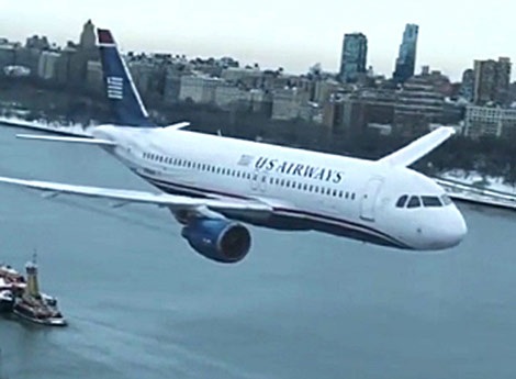 Cú hạ cánh để đời của cơ trưởng Sully Sullenberger: Chỉ tại một đàn chim - 3 Chiếc Airbus lúc chuẩn bị hạ cánh xuống sông Hudson.