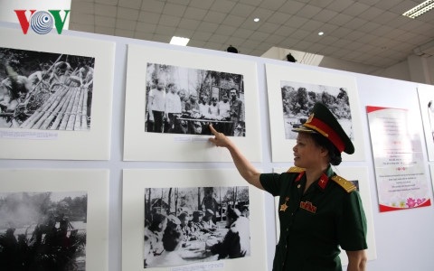 Khai mạc Triển lãm "Đường Hồ Chí Minh huyền thoại" trên đất Lào - 3 Bà Phạm Thị Yến xúc động chia sẻ những kỷ niệm về thời gian hoạt động trên đường Hồ Chí Minh trên đất bạn Lào.