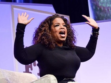 Những ngôi sao từng nhiều lần vấp ngã trước khi nổi tiếng - 2 Oprah Winfrey được mệnh danh là “bà hoàng truyền thông” của nước Mỹ. Tuy nhiên, để có được vị trí như ngày nay, bà đã phải nỗ lực hết mình vượt khó vượt khổ. Oprah Winfrey từng bị từ chối vì bị cho là không phù hợp để lên sóng truyền hình, nhưng bằng tài năng và nghị lực phi thường, Oprah Winfrey đã đưa sự nghiệp của mình vươn tới đỉnh cao khi làm chủ cả một chương trình mang tên “The Oprah Winfrey show”.