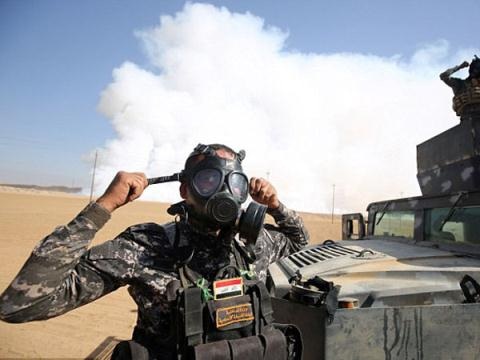 Trái đắng ở Mosul mà Thổ Nhĩ Kỳ không ngờ tới - 3
Binh lính quân đội Iraq phải dùng mặt nạ phòng độc.
