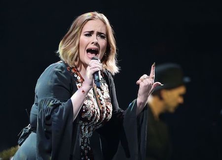 Adele “vượt mặt” cả bốn thành viên One Direction về khoản kiếm tiền - 2 Nữ ca sĩ “bội thu” nhờ album “25”