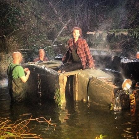 Khi các sao cực nhắng nhít trên phim trường - 3 Từ một “sắc đẹp vĩnh cửu”, Blake Lively bất ngờ rơi vào cảnh bết bát trong một cảnh quay của bộ phim “Age of Adaline”