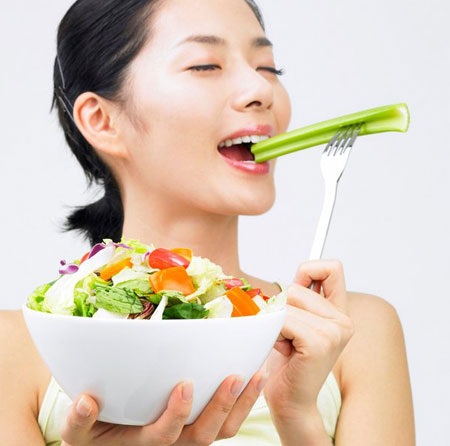 5 điều cần làm mỗi ngày để viên mãn ở tuổi 40 - 2 Một cơ thể luôn tràn đầy năng lượng, trẻ trung nhờ vào chế độ dinh dưỡng hợp lý