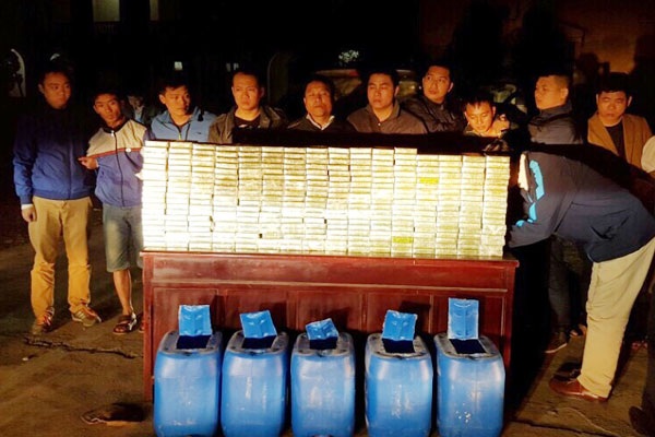 
			Đối tượng và tang vật vụ án.
			