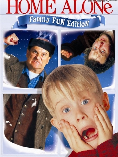 Được ra đời từ năm 1990 nhưng đến nay “Home alone” vẫn luôn là một trong những sự lựa chọn hàng đầu cho ngày Giáng sinh. Bộ phim kể về cậu bé 8 tuổi Kevin McAllister bị gia đình bỏ quên ở nhà khi đi nghỉ lễ. Ở nhà một mình, cậu bé đã nghĩ ra đủ trò để quậy phá và một mình chống chọi lại hai tên trộm ngốc nghếch là Harry và Marv. Cho đến nay, “Home alone” vẫn được coi là một trong những bộ phim “hút” khách nhất của điện ảnh Hollywood và được nhiều thế hệ khán giả Việt Nam yêu thích vô cùng.