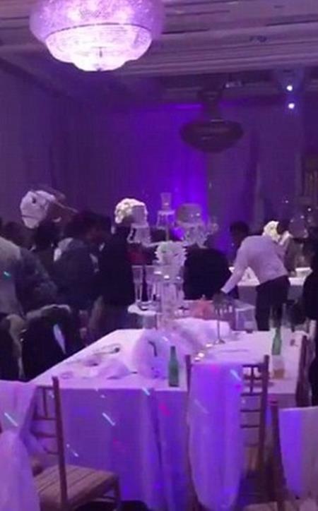 Đám cưới thành cuộc ẩu đả vì lộ video nóng của cô dâu - 2 Một vài phần tử quá khích đã lấy luôn ghế ngồi làm “vũ khí”