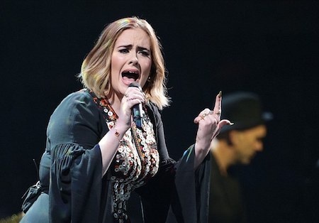 Adele là giọng ca “đỉnh” nhất năm 2016 - 2 “Hoạ mi nước Anh” đã thống trị trên hàng loạt các bảng xếp hạng trong năm qua