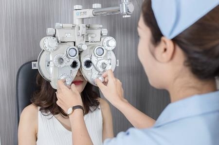 ReLEx SMILE – Giải pháp nhẹ nhàng nâng niu đôi mắt bạn - 2 ReLEx SMILE có thể áp dụng với hầu hết các bệnh nhân mắc tật khúc xạ