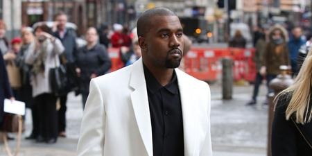 Những ngôi sao quyền lực nhất thế giới năm 2016 - 2 Năm 2016 thực sự là một năm “đen tối” của Kanye West khi nam rapper phải đón lễ Tạ ơn trong bệnh viện do bị suy nhược tinh thần nghiêm trọng và liên tục phải hủy show. Tuy nhiên, càng nhiều những rắc rối, độ nổi tiếng của ông xã Kim Kardashian càng tăng cao. Cuộc “khẩu chiến” với Taylor Swift cùng phát ngôn muốn tranh cử Tổng thống Mỹ cũng khiến cho Kanye West trở thành “khách quen” của các trang tin quốc tế.