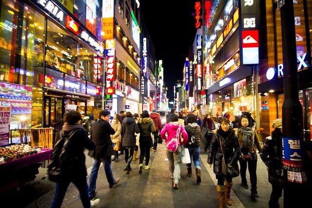 Dừng chân và vui chơi ở Seoul - 3 Myeongdong – địa điểm nổi tiếng mua sắm và trải nghiệm cuộc sống hiện đại