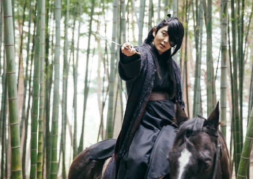 Lee Jun Ki thừa nhận Tứ hoàng tử Wang So rất giống với anh ngoài đời - 3 Mạnh mẽ và kiên quyết là điểm tương đồng giữa Lee Jun Ki và Tứ hoàng tử Wang So.