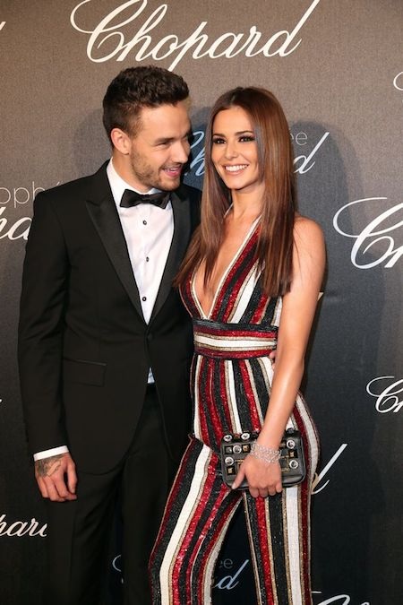Thành viên nhóm One Direction đánh ghen vì “máy bay bà già” - 3 Tình cảm của cặp sao vẫn đang vô cùng nồng thắm